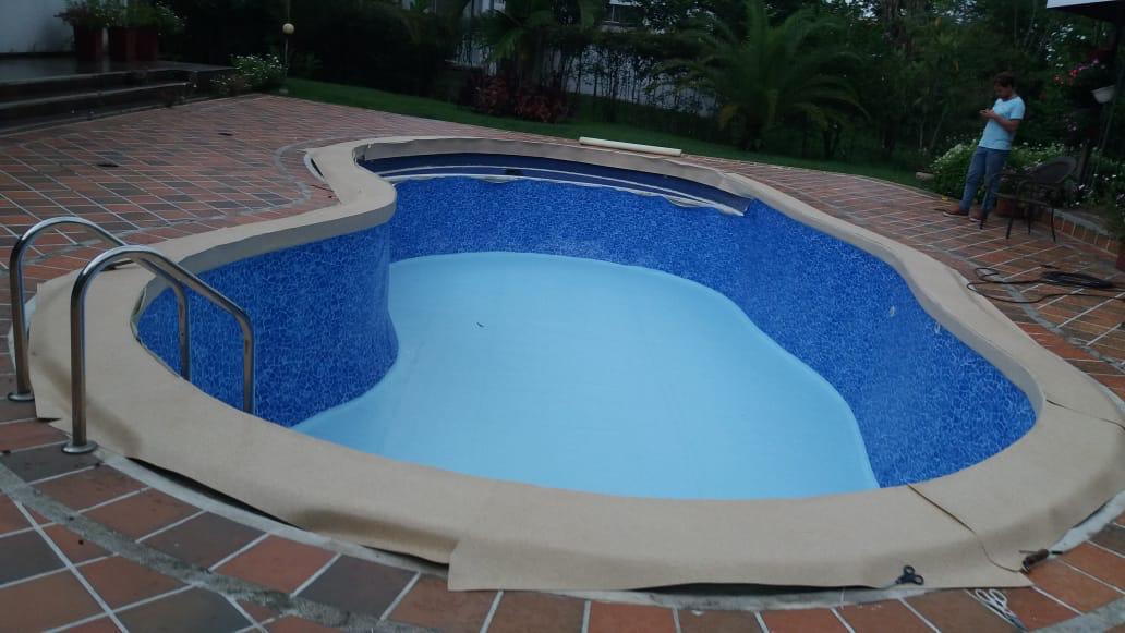 Construcción de piscina en geomembrana