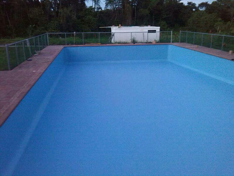 Instalación de piscina rural en geomembrana