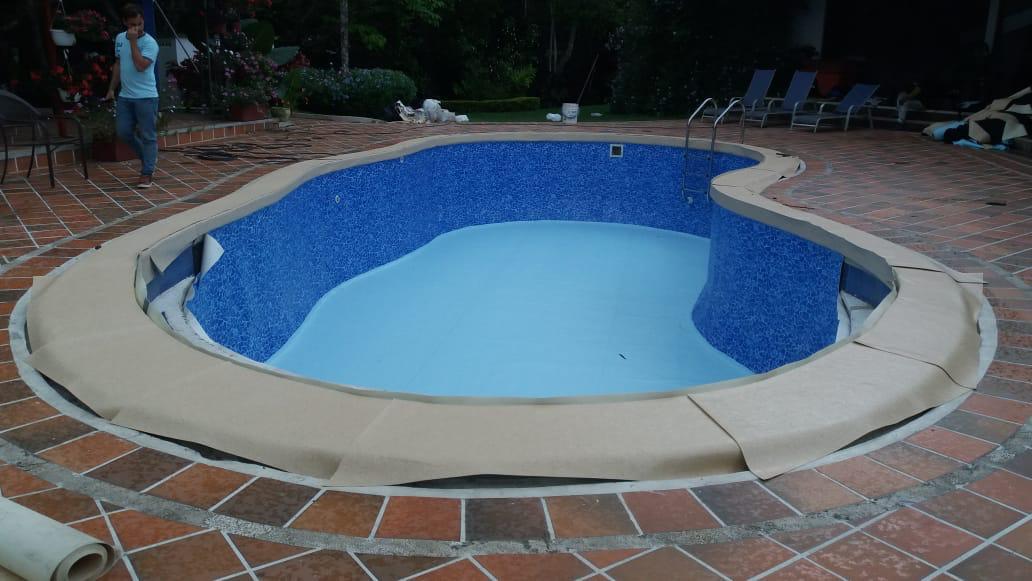 Instalación de piscina en geomembrana