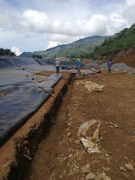 Relleno sanitario con geomembrana HDPE