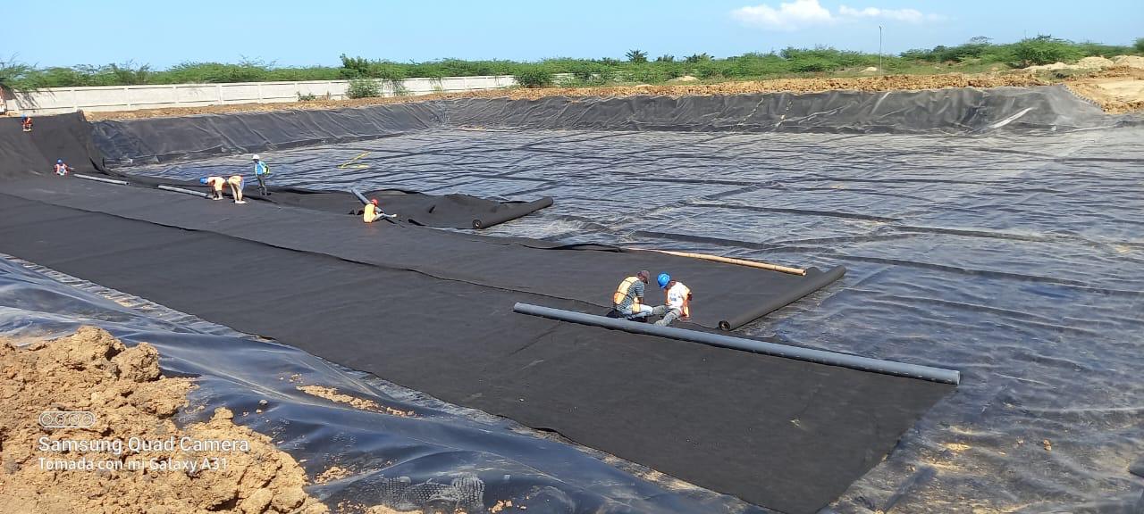 Reservorio con geomembrana solución hídrica